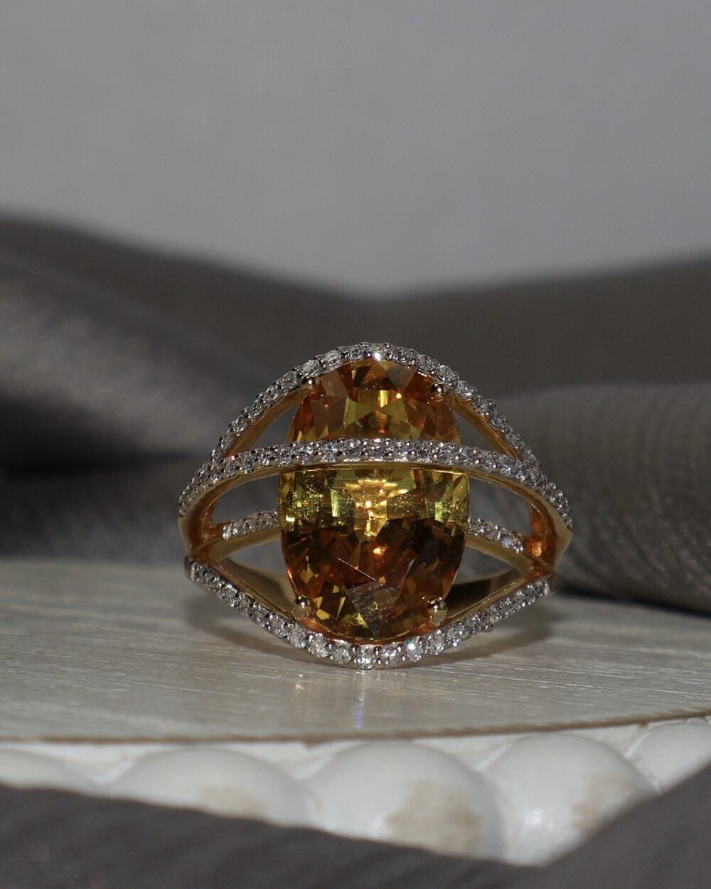 18k Yellow Gold Citrine & Diamond Ring 7.7G / Sz 7